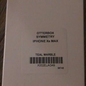 A iPhone XS Max otter bix